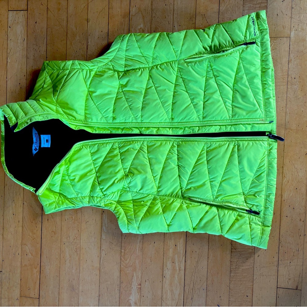 Columbia vest, zippered pockets